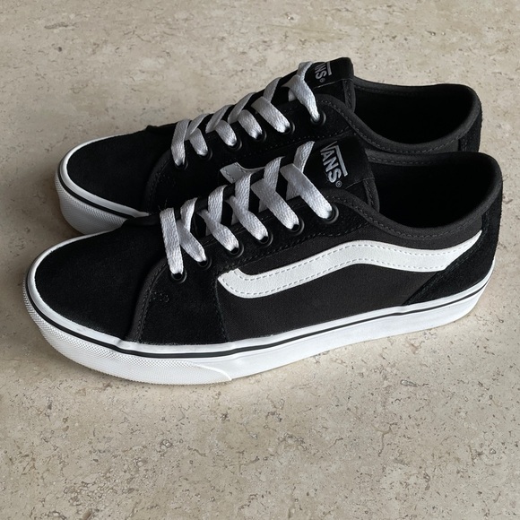Vans Black and White Suede Canvas Lace-Up Sneakers, Men’s 7  Women’s 8.5 - Picture 3 of 8